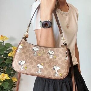 Coach X Peanuts CBJ88 Teri Shoulder Bag Signature Canvas Snoopy